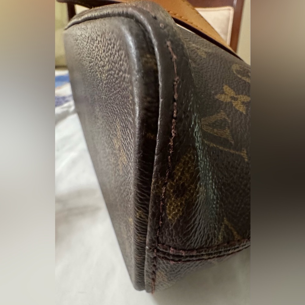 Louis Vuitton Luco Monogram Shoulder Bag with COA - Picture 6 of 13